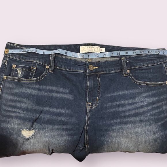 TORRID | Distressed Jeans - Picture 6 of 6